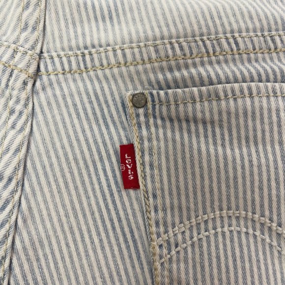 LEVI’S Shorty Short Lightwash Blue White Stripes Red Tab Size 11 - Picture 4 of 9